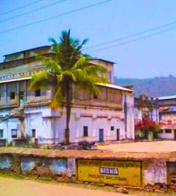 Who should choose Deogarh for a remote weekend getaway?