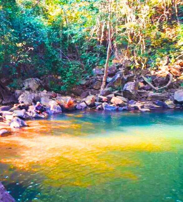 How should travelers plan a weekend trip to Deogarh’s remote places?